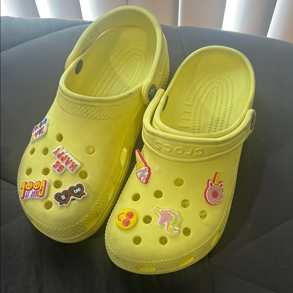 CROCS Yellow Slippers with Ventilation and Heel Strap
